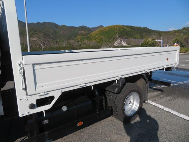エルフトラック ２．７５ｔ　ワイドロング　Ｗキャブ　床鉄・アオリ３方開・オートマ車・７人乗り・１５０馬力ターボ（30枚目）