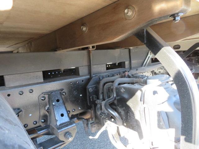 エルフトラック ２．７５ｔ　ワイドロング　Ｗキャブ　床鉄・アオリ３方開・オートマ車・７人乗り・１５０馬力ターボ（36枚目）