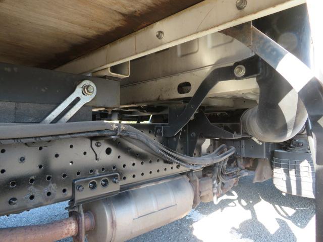 エルフトラック ２．７５ｔ　ワイドロング　Ｗキャブ　床鉄・アオリ３方開・オートマ車・７人乗り・１５０馬力ターボ（37枚目）