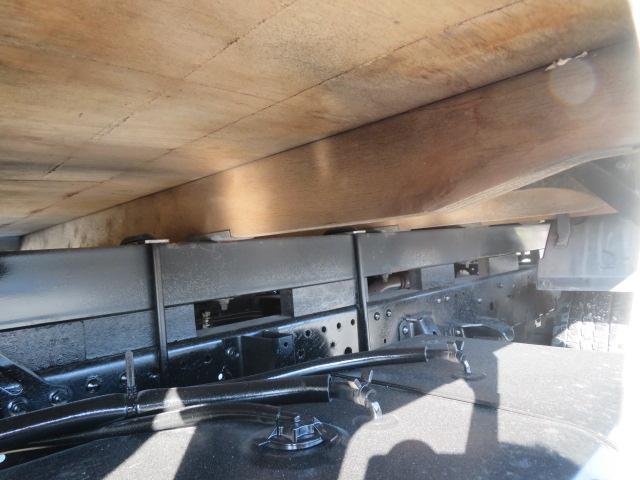 エルフトラック ２．７５ｔ　ワイドロング　Ｗキャブ　床鉄・アオリ３方開・オートマ車・７人乗り・１５０馬力ターボ（39枚目）