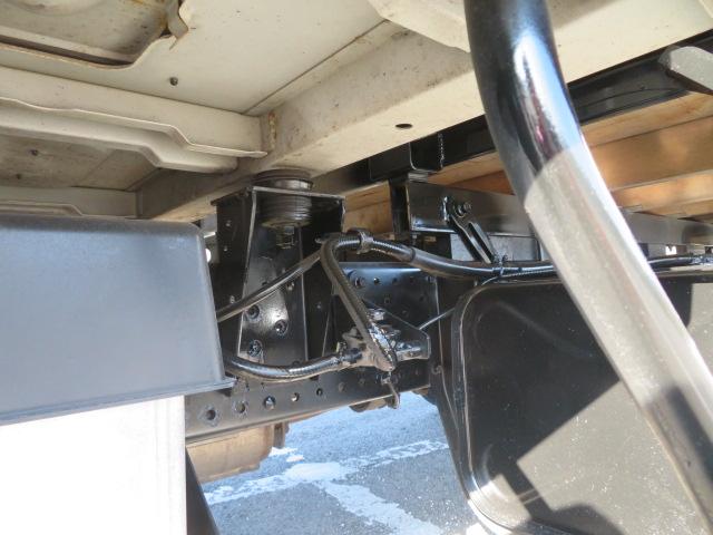 エルフトラック ２．７５ｔ　ワイドロング　Ｗキャブ　床鉄・アオリ３方開・オートマ車・７人乗り・１５０馬力ターボ（40枚目）