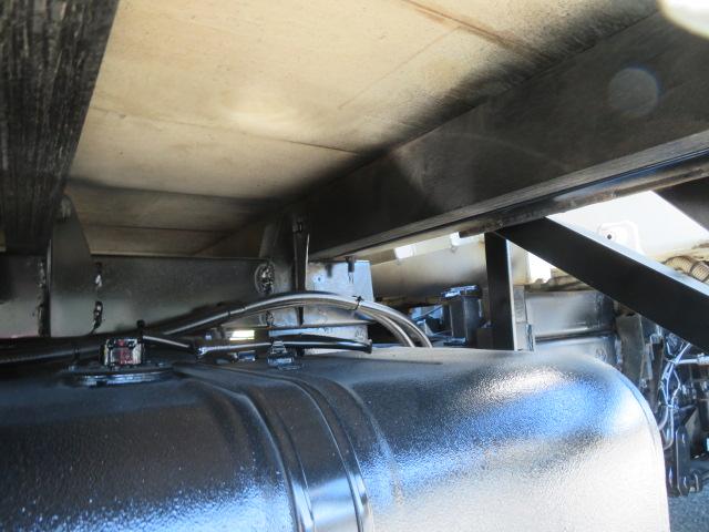 ダイナトラック ２．９５ｔ　ワイド超々ロング　５段ラジコンフックイン　内寸－長４８５／幅２１０／高３８・ユニック・床縞鉄・内フック２対・２．９３ｔ吊り・差違いジャッキ・アオリ３方開・セイコーラック付・１８０馬力ターボ（56枚目）