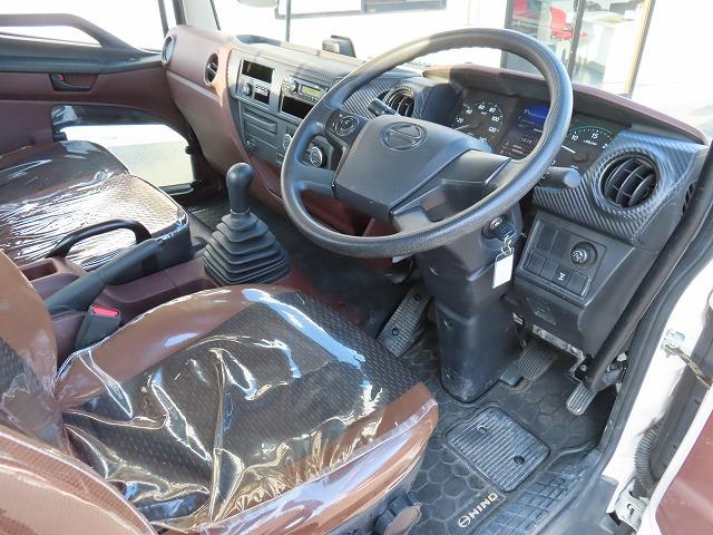 ヒノレンジャー ２．１５ｔ　４段ラジコンフックイン　内寸－長５３０／幅２１６／高３９・ユニック・後方付・床板・２．９３ｔ吊り・ＭＬ（モーメントリミッター）警報型・アオリ３方開・ロープ穴３対・セイコーラック付・２４０馬力ターボ（10枚目）