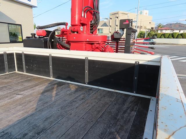 ヒノレンジャー ２．１５ｔ　４段ラジコンフックイン　内寸－長５３０／幅２１６／高３９・ユニック・後方付・床板・２．９３ｔ吊り・ＭＬ（モーメントリミッター）警報型・アオリ３方開・ロープ穴３対・セイコーラック付・２４０馬力ターボ（28枚目）