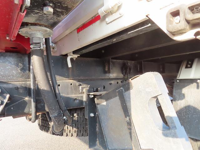 ヒノレンジャー ２．１５ｔ　４段ラジコンフックイン　内寸－長５３０／幅２１６／高３９・ユニック・後方付・床板・２．９３ｔ吊り・ＭＬ（モーメントリミッター）警報型・アオリ３方開・ロープ穴３対・セイコーラック付・２４０馬力ターボ（51枚目）