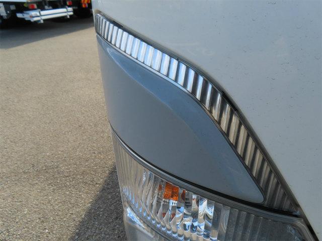 エルフトラック ２ｔ　１０尺ドライバン　内寸－長３１４／幅１７７／高２１１・日本フルハーフ・床板・ラッシング２段・リア観音開・門口－幅１７７／高２０８・オートマ車・１５０馬力ターボ（8枚目）