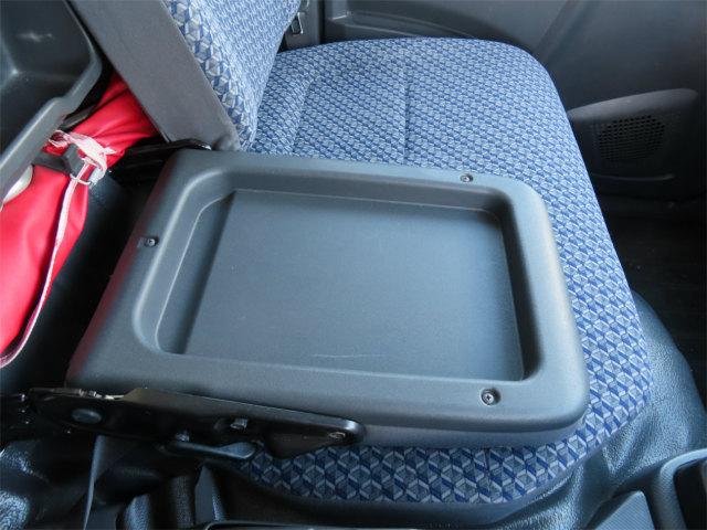 エルフトラック ２ｔ　１０尺ドライバン　内寸－長３１４／幅１７７／高２１１・日本フルハーフ・床板・ラッシング２段・リア観音開・門口－幅１７７／高２０８・オートマ車・１５０馬力ターボ（11枚目）