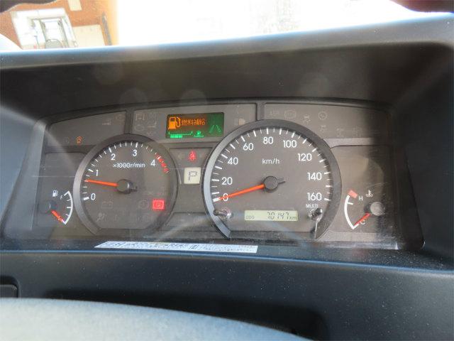 エルフトラック ２ｔ　１０尺ドライバン　内寸－長３１４／幅１７７／高２１１・日本フルハーフ・床板・ラッシング２段・リア観音開・門口－幅１７７／高２０８・オートマ車・１５０馬力ターボ（12枚目）