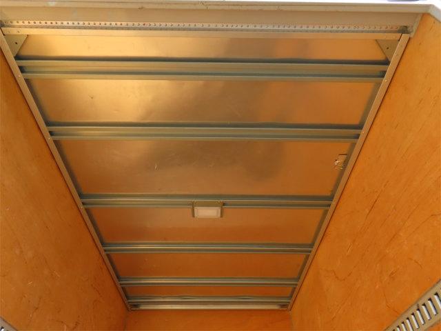 エルフトラック ２ｔ　１０尺ドライバン　内寸－長３１４／幅１７７／高２１１・日本フルハーフ・床板・ラッシング２段・リア観音開・門口－幅１７７／高２０８・オートマ車・１５０馬力ターボ（24枚目）