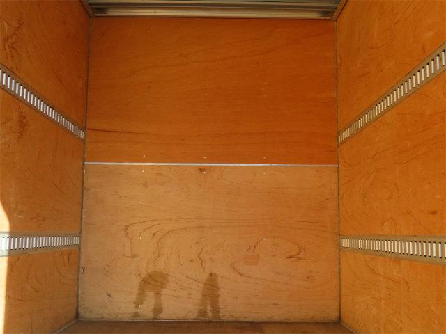 エルフトラック ２ｔ　１０尺ドライバン　内寸－長３１４／幅１７７／高２１１・日本フルハーフ・床板・ラッシング２段・リア観音開・門口－幅１７７／高２０８・オートマ車・１５０馬力ターボ（25枚目）