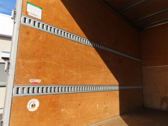 エルフトラック ２ｔ　１０尺ドライバン　内寸－長３１４／幅１７７／高２１１・日本フルハーフ・床板・ラッシング２段・リア観音開・門口－幅１７７／高２０８・オートマ車・１５０馬力ターボ（26枚目）