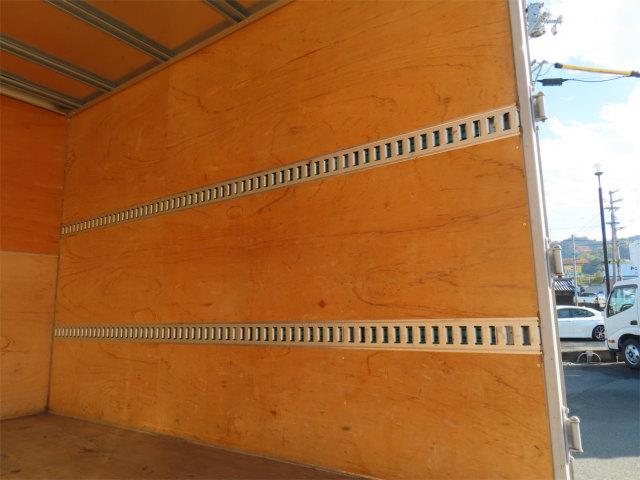 エルフトラック ２ｔ　１０尺ドライバン　内寸－長３１４／幅１７７／高２１１・日本フルハーフ・床板・ラッシング２段・リア観音開・門口－幅１７７／高２０８・オートマ車・１５０馬力ターボ（27枚目）