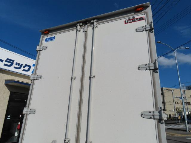 エルフトラック ２ｔ　１０尺ドライバン　内寸－長３１４／幅１７７／高２１１・日本フルハーフ・床板・ラッシング２段・リア観音開・門口－幅１７７／高２０８・オートマ車・１５０馬力ターボ（31枚目）