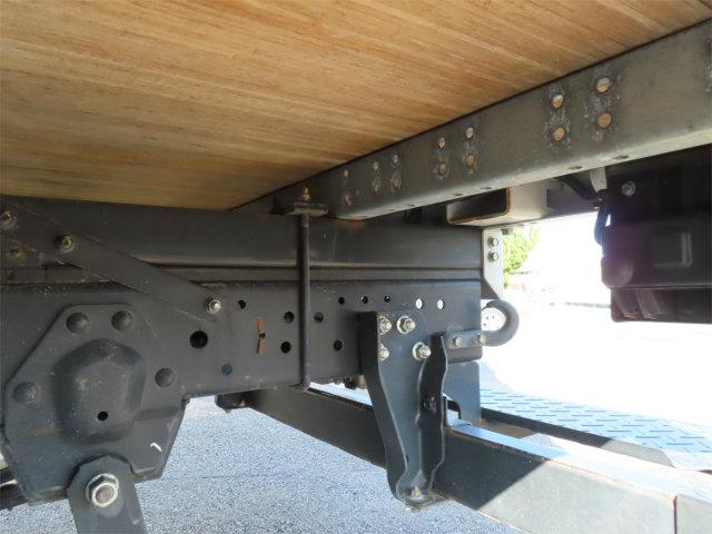 エルフトラック ２ｔ　１０尺ドライバン　内寸－長３１４／幅１７７／高２１１・日本フルハーフ・床板・ラッシング２段・リア観音開・門口－幅１７７／高２０８・オートマ車・１５０馬力ターボ（42枚目）