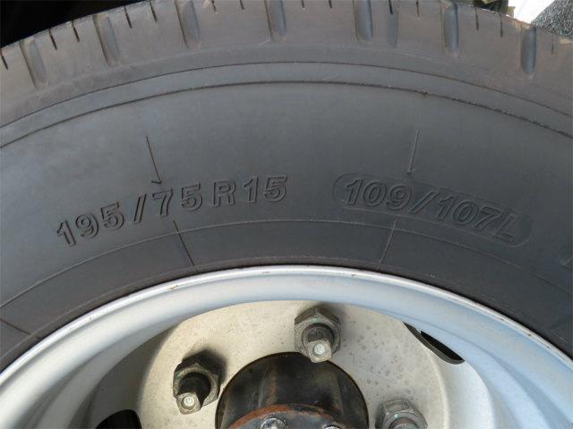 エルフトラック ２ｔ　１０尺ドライバン　内寸－長３１４／幅１７７／高２１１・日本フルハーフ・床板・ラッシング２段・リア観音開・門口－幅１７７／高２０８・オートマ車・１５０馬力ターボ（51枚目）