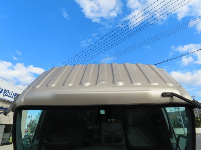 フォワード ６．８ｔ　増トン　２台積キャリアカー　内寸－長６２０／幅２１３・日新工業・床縞鉄・内フック２対・ラジコン・ウインチ・自動歩み・リアエアサス・２４０馬力ターボ（6枚目）