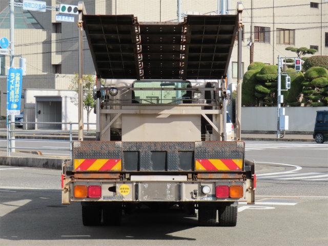 フォワード ６．８ｔ　増トン　２台積キャリアカー　内寸－長６２０／幅２１３・日新工業・床縞鉄・内フック２対・ラジコン・ウインチ・自動歩み・リアエアサス・２４０馬力ターボ（7枚目）