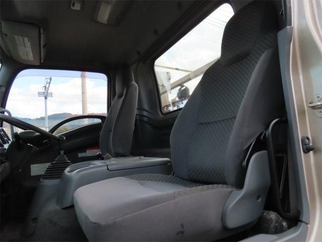 フォワード ６．８ｔ　増トン　２台積キャリアカー　内寸－長６２０／幅２１３・日新工業・床縞鉄・内フック２対・ラジコン・ウインチ・自動歩み・リアエアサス・２４０馬力ターボ（15枚目）