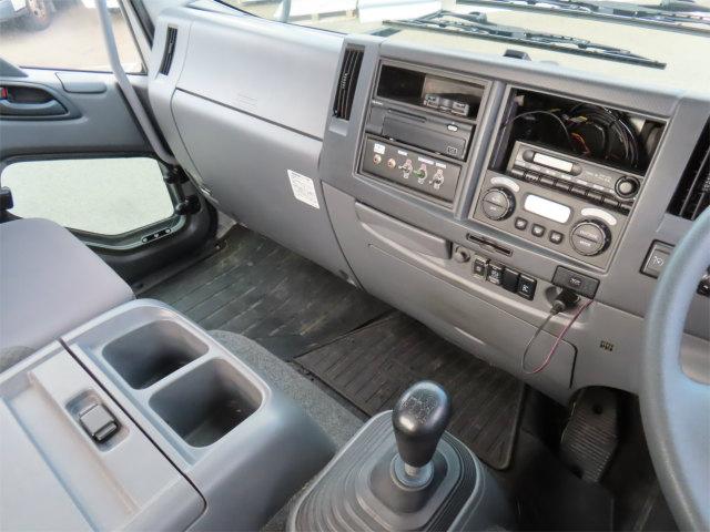 フォワード ６．８ｔ　増トン　２台積キャリアカー　内寸－長６２０／幅２１３・日新工業・床縞鉄・内フック２対・ラジコン・ウインチ・自動歩み・リアエアサス・２４０馬力ターボ（18枚目）