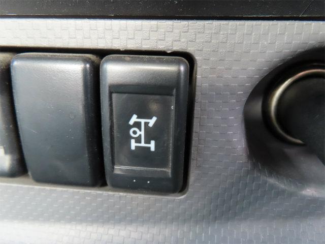 フォワード ６．８ｔ　増トン　２台積キャリアカー　内寸－長６２０／幅２１３・日新工業・床縞鉄・内フック２対・ラジコン・ウインチ・自動歩み・リアエアサス・２４０馬力ターボ（20枚目）