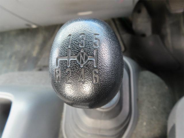 フォワード ６．８ｔ　増トン　２台積キャリアカー　内寸－長６２０／幅２１３・日新工業・床縞鉄・内フック２対・ラジコン・ウインチ・自動歩み・リアエアサス・２４０馬力ターボ（21枚目）