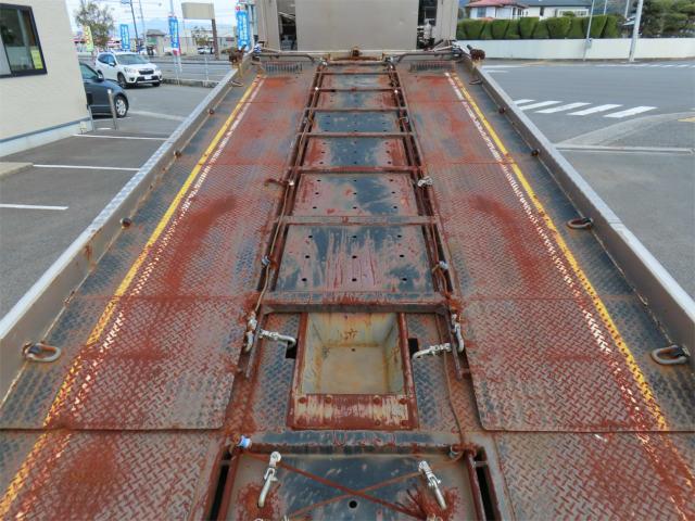 フォワード ６．８ｔ　増トン　２台積キャリアカー　内寸－長６２０／幅２１３・日新工業・床縞鉄・内フック２対・ラジコン・ウインチ・自動歩み・リアエアサス・２４０馬力ターボ（31枚目）