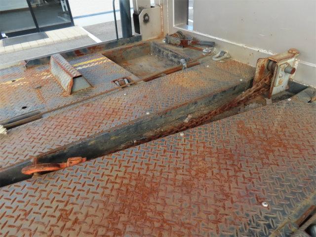 フォワード ６．８ｔ　増トン　２台積キャリアカー　内寸－長６２０／幅２１３・日新工業・床縞鉄・内フック２対・ラジコン・ウインチ・自動歩み・リアエアサス・２４０馬力ターボ（34枚目）