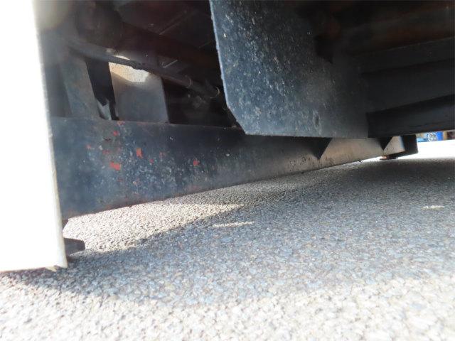 フォワード ６．８ｔ　増トン　２台積キャリアカー　内寸－長６２０／幅２１３・日新工業・床縞鉄・内フック２対・ラジコン・ウインチ・自動歩み・リアエアサス・２４０馬力ターボ（43枚目）