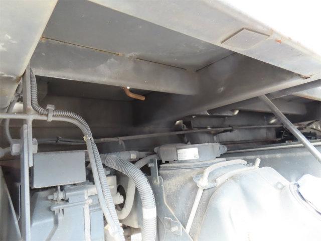 フォワード ６．８ｔ　増トン　２台積キャリアカー　内寸－長６２０／幅２１３・日新工業・床縞鉄・内フック２対・ラジコン・ウインチ・自動歩み・リアエアサス・２４０馬力ターボ（51枚目）