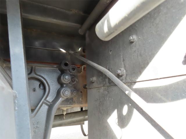 フォワード ６．８ｔ　増トン　２台積キャリアカー　内寸－長６２０／幅２１３・日新工業・床縞鉄・内フック２対・ラジコン・ウインチ・自動歩み・リアエアサス・２４０馬力ターボ（53枚目）