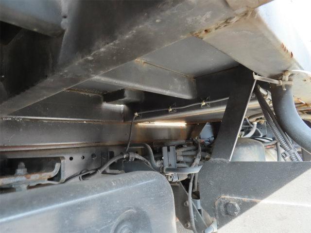 フォワード ６．８ｔ　増トン　２台積キャリアカー　内寸－長６２０／幅２１３・日新工業・床縞鉄・内フック２対・ラジコン・ウインチ・自動歩み・リアエアサス・２４０馬力ターボ（54枚目）