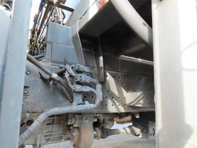 フォワード ６．８ｔ　増トン　２台積キャリアカー　内寸－長６２０／幅２１３・日新工業・床縞鉄・内フック２対・ラジコン・ウインチ・自動歩み・リアエアサス・２４０馬力ターボ（55枚目）