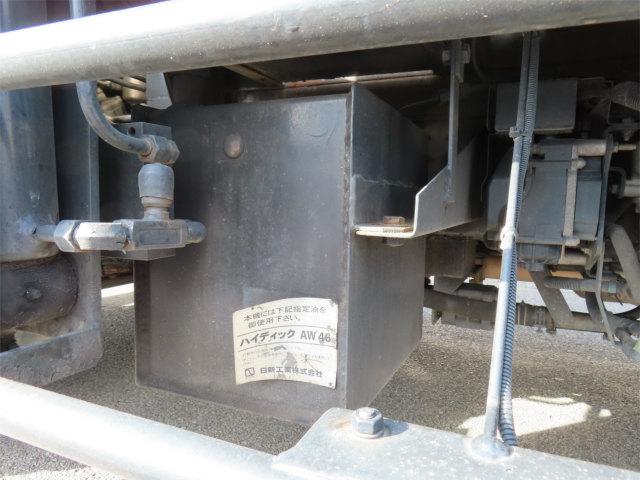 フォワード ６．８ｔ　増トン　２台積キャリアカー　内寸－長６２０／幅２１３・日新工業・床縞鉄・内フック２対・ラジコン・ウインチ・自動歩み・リアエアサス・２４０馬力ターボ（56枚目）