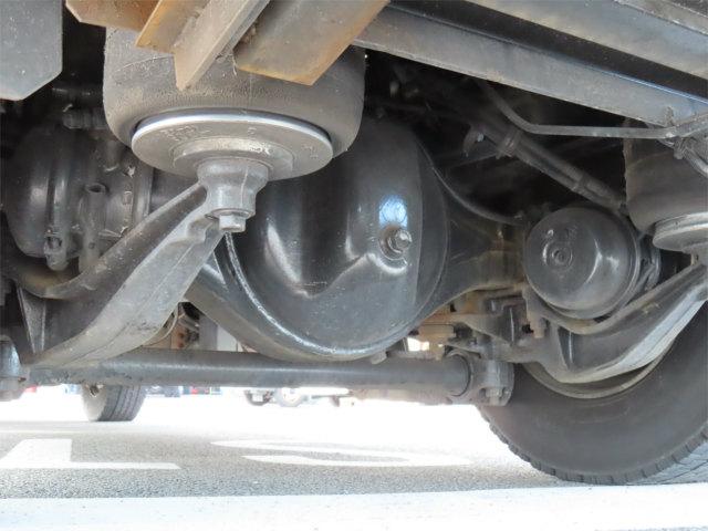 フォワード ６．８ｔ　増トン　２台積キャリアカー　内寸－長６２０／幅２１３・日新工業・床縞鉄・内フック２対・ラジコン・ウインチ・自動歩み・リアエアサス・２４０馬力ターボ（58枚目）