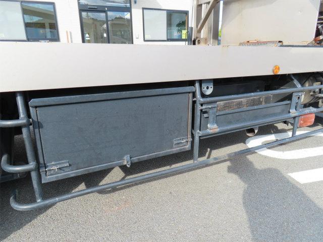 フォワード ６．８ｔ　増トン　２台積キャリアカー　内寸－長６２０／幅２１３・日新工業・床縞鉄・内フック２対・ラジコン・ウインチ・自動歩み・リアエアサス・２４０馬力ターボ（61枚目）