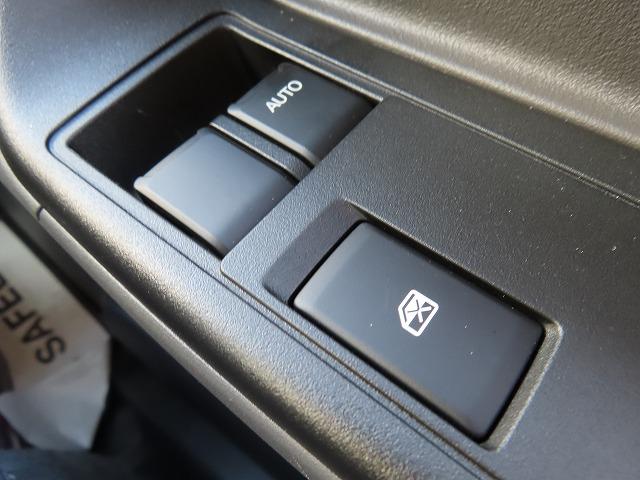 エルフトラック ３ｔ　ワイド超ロング　ドライバンパワーゲート　内寸－長５０６／幅２０８／高２１７・日本フルハーフ・床板・ラッシング２段・パワーゲート扉・跳ね上げパワーゲート・昇降能力１０００Ｋｇ・門口－幅２０５／高２１０・１５０馬力ターボ（21枚目）