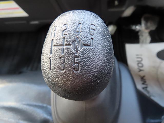 エルフトラック ３ｔ　ワイド超ロング　ドライバンパワーゲート　内寸－長５０６／幅２０８／高２１７・日本フルハーフ・床板・ラッシング２段・パワーゲート扉・跳ね上げパワーゲート・昇降能力１０００Ｋｇ・門口－幅２０５／高２１０・１５０馬力ターボ（23枚目）