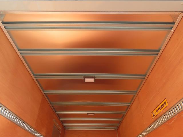 エルフトラック ３ｔ　ワイド超ロング　ドライバンパワーゲート　内寸－長５０６／幅２０８／高２１７・日本フルハーフ・床板・ラッシング２段・パワーゲート扉・跳ね上げパワーゲート・昇降能力１０００Ｋｇ・門口－幅２０５／高２１０・１５０馬力ターボ（33枚目）