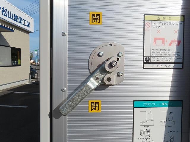 エルフトラック ３ｔ　ワイド超ロング　ドライバンパワーゲート　内寸－長５０６／幅２０８／高２１７・日本フルハーフ・床板・ラッシング２段・パワーゲート扉・跳ね上げパワーゲート・昇降能力１０００Ｋｇ・門口－幅２０５／高２１０・１５０馬力ターボ（44枚目）