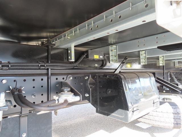 エルフトラック ３ｔ　ワイド超ロング　ドライバンパワーゲート　内寸－長５０６／幅２０８／高２１７・日本フルハーフ・床板・ラッシング２段・パワーゲート扉・跳ね上げパワーゲート・昇降能力１０００Ｋｇ・門口－幅２０５／高２１０・１５０馬力ターボ（55枚目）