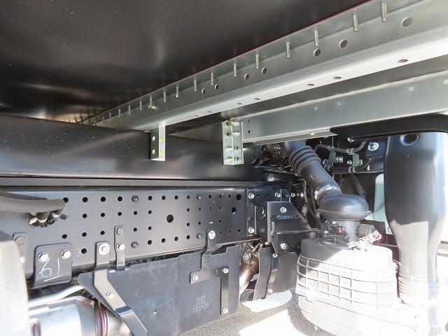 エルフトラック ３ｔ　ワイド超ロング　ドライバンパワーゲート　内寸－長５０６／幅２０８／高２１７・日本フルハーフ・床板・ラッシング２段・パワーゲート扉・跳ね上げパワーゲート・昇降能力１０００Ｋｇ・門口－幅２０５／高２１０・１５０馬力ターボ（56枚目）