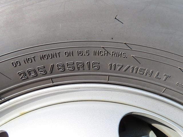 エルフトラック ３ｔ　ワイド超ロング　ドライバンパワーゲート　内寸－長５０６／幅２０８／高２１７・日本フルハーフ・床板・ラッシング２段・パワーゲート扉・跳ね上げパワーゲート・昇降能力１０００Ｋｇ・門口－幅２０５／高２１０・１５０馬力ターボ（65枚目）