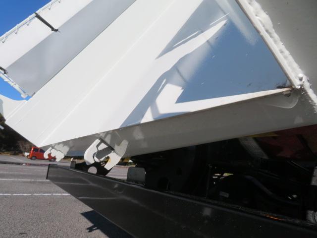 ファイター ３．４５ｔ　ダンプ　内寸－長３４０／幅２０６／高３０・新明和・アオリ１方開・リア下開・電動コボレーン・２２０馬力ターボ（40枚目）