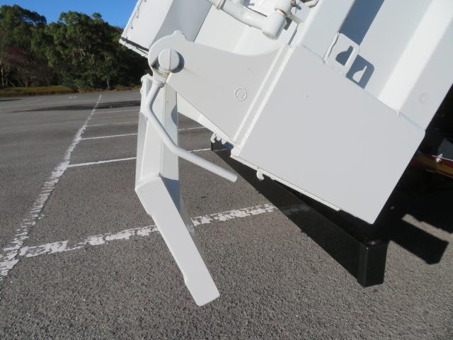 ファイター ３．４５ｔ　ダンプ　内寸－長３４０／幅２０６／高３０・新明和・アオリ１方開・リア下開・電動コボレーン・２２０馬力ターボ（44枚目）