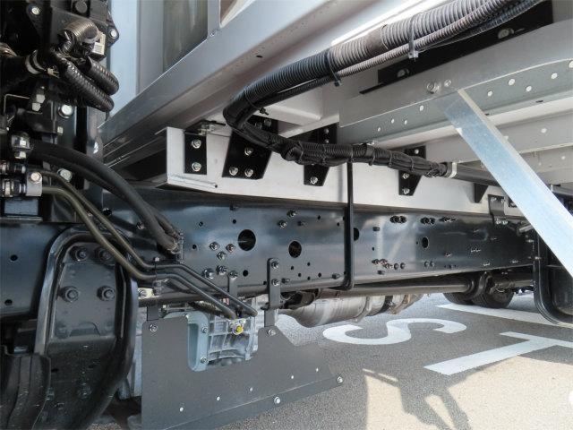 ファイター ２．６５ｔ　ワイド　アルミウイング　内寸－長６２１／幅２４１／高２４０・パブコ・床板・落フック５対・ラッシング２段・リア観音開・門口－幅２２８／高２３０・２２０馬力ターボ（56枚目）