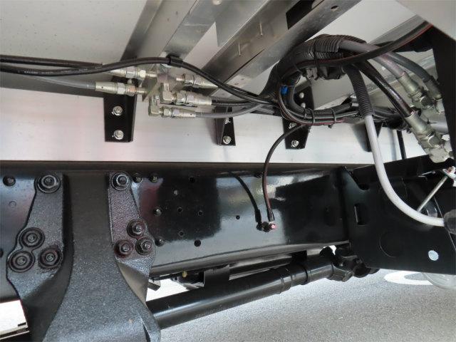 ファイター ２．６５ｔ　ワイド　アルミウイング　内寸－長６２１／幅２４１／高２４０・パブコ・床板・落フック５対・ラッシング２段・リア観音開・門口－幅２２８／高２３０・２２０馬力ターボ（59枚目）