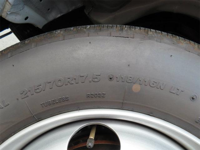 エルフトラック ３ｔ　ワイド超ロング　セルフローダー　内寸－長５７１／幅２０５／高１０・ユニック・床縞鉄・内フック６対・ラジコン・ウインチ・１５０馬力ターボ（68枚目）