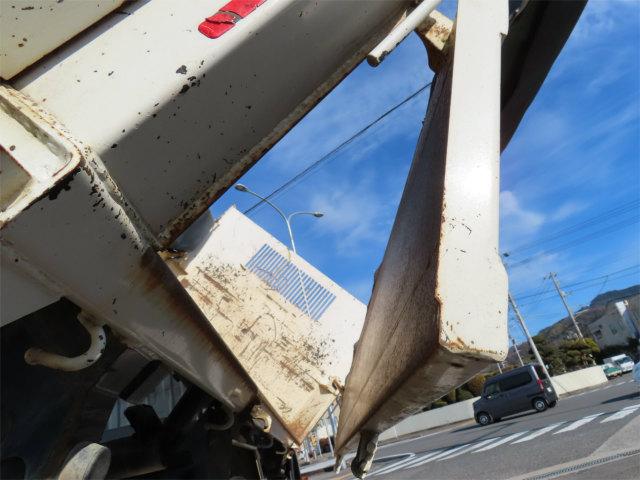 デュトロ ３ｔ　高床　三転ダンプ　内寸－長３０５／幅１６０／高３６・新明和・強化ボデー・アオリ３方開・手動コボレーン・４ナンバー・オートマ車・歩み掛け・１５０馬力ターボ（68枚目）