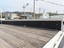 ２．２ｔ　ワイド　４段ラジコンフックイン　内寸－長５５６／幅２３６／高４０・タダノ・床板・２．９３ｔ吊り・ＭＬ（モーメントリミッター）警報型・アオリ３方開・セイコーラック付・２４０馬力ターボ（29枚目）