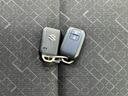 ＦＸ　ＣＤ再生装置　メディアプレイヤー接続　ベンチシート　スマートキ－　イモビライザー　衝突被害軽減ブレーキ　ペダル踏み間違い急発進抑制装置　デュアルエアバッグ　ＡＢＳ　横滑防止装置（27枚目）